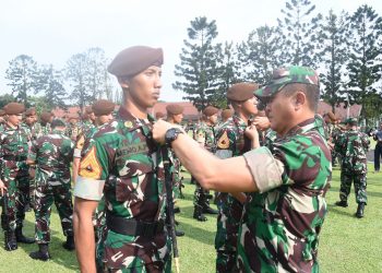 Penyematan Brevet Widya Yudha dan Hulubalang Taruna Akmil Tanda Selesainya Latihan