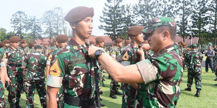 Penyematan Brevet Widya Yudha dan Hulubalang Taruna Akmil Tanda Selesainya Latihan