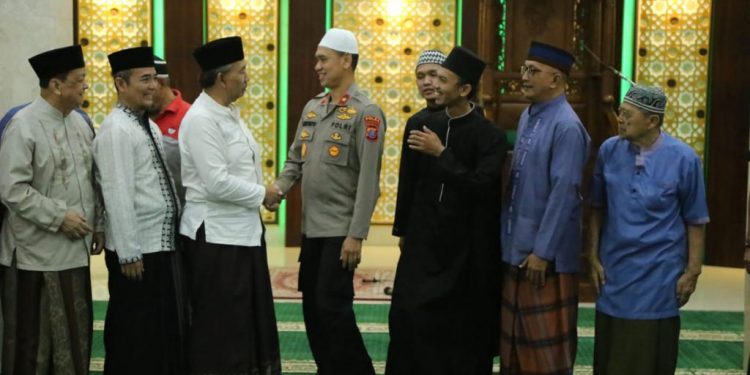 Waka Polda Sumut Brigjen Pol Dadang Hartanto, Melaksanakan Safari Subuh di Masjid Al Jihad