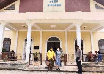Menciptakan kamtibmas Aman, Personil Polres Humbahas Jaga Ibadah Gereja