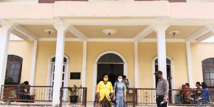 Menciptakan kamtibmas Aman, Personil Polres Humbahas Jaga Ibadah Gereja