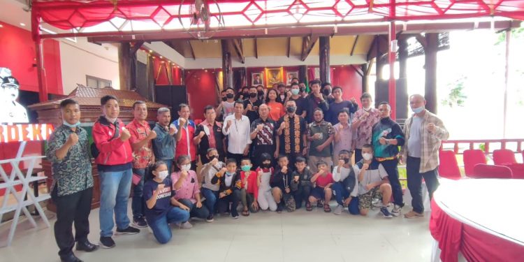 Bupati Tapanuli Utara Lepas Atlet ASKI Bertanding ke Luar Daerah