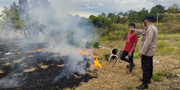 Antisipasi Kebakaran Hutan, Polsek Balige Bersinergi Bersama Masyarakat Cegah Karhutla