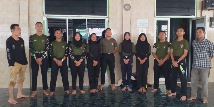 Siswa-siswi MA Plus Taruna Teknik Al-Jabbar, Giat Gotong Royong Bersihkan Mushollah Terdampak Banjir Sungai Deli