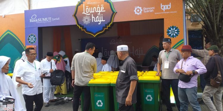 Bank Sumut Syariah Hadirkan Lounge Haji di Ahmed dan Serahkan 15 Unit Tong Sampah 