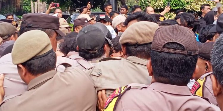 Polri Didesak Ungkap Dalang Dibalik Demo Anarkis di DPRD Kota Bekasi