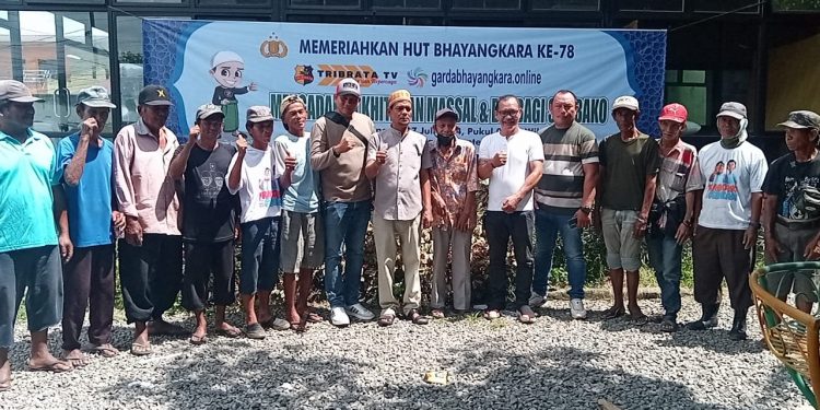 Tribrata Tv dan Gardabhayangkara Gelar Khitanan Massal dan Berbagi Sembako Kepada Puluhan Abang Becak