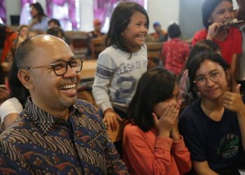 Barry Simorangkir Motivasi Siswa Dengan 1000 Beasiswa Kuliah Dalam dan Luar Negeri