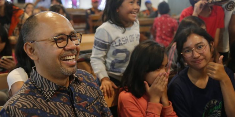 Barry Simorangkir Motivasi Siswa Dengan 1000 Beasiswa Kuliah Dalam dan Luar Negeri