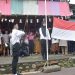 Walaupun Volume Air Naik, Sanggar Perkasa Bersama Masyarakat Kampung Aur Upacara Bendera di Sungai Deli