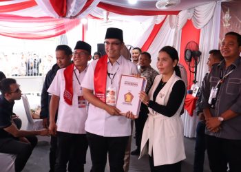 Ketua KPU Kota Medan Sambut Kedatangan Rico-Zaki pada Hari Ketiga Pendaftaran Calon Wali Kota dan Wakil Wali Kota