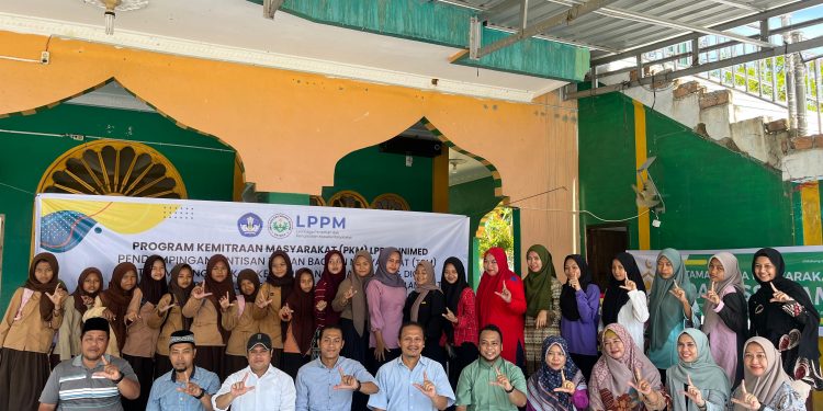 Dosen Unimed Rintis Taman Baca di Kampung Darussalam Dihari Baca Nasional