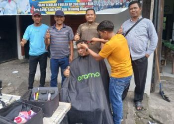 Aksi Sosial Rumah Tahfiz Qur’an Rahmatan Lil Alamin: Pangkas Rambut Gratis untuk Warga