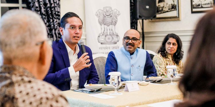 Rico Waas Jalin Kerja Sama Layanan Kesehatan dengan India