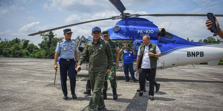 Menteri Kehutanan Tinjau Langsung Karhutla di Riau, Ingatkan Waspada Cuaca Ekstrem