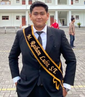 M. Raihan Lubis Resmi Raih Gelar Sarjana Teknik di Universitas Harapan Medan