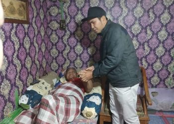 Lansia Penderita Stroke di Prumnas Mandala Terima Tali Asih dari Anggota DPR RI Dr. Maruli Siahaan