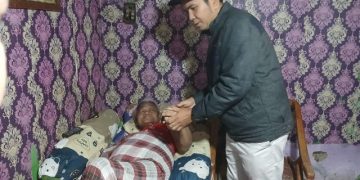 Lansia Penderita Stroke di Prumnas Mandala Terima Tali Asih dari Anggota DPR RI Dr. Maruli Siahaan