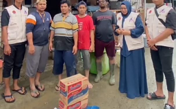 Tim Sahabat Mas Tarto Kunjungi Korban Banjir dan Berikan Bantuan