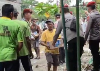 Perwira SIP Angkatan 54 Salurkan Bantuan ke Dusun Terisolir di Langkat, Tempuh Sungai dengan Sampan