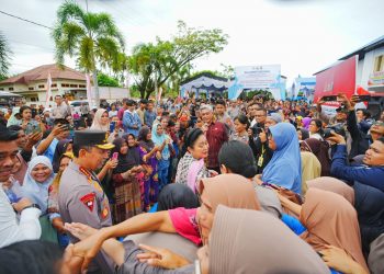 Kapolri dan Ketua Komisi IV DPR Tinjau Huntara Korban Banjir dan Longsor di Tapanuli Tengah