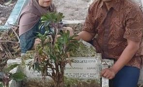 Menjelang Ramadhan, Tradisi Ziarah Kubur Ramai di TPU Jalan Halat Medan