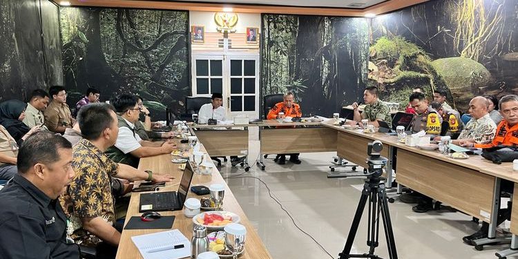 Menhut Pimpin Rakor Penanganan Karhutla di Ketapang, 804 Personel Disiapkan Lintas Sektor